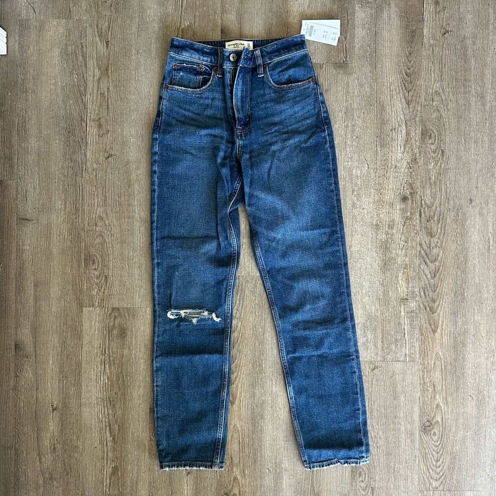 NWT Abercrombie Mom High Rise Jeans - Curve Love